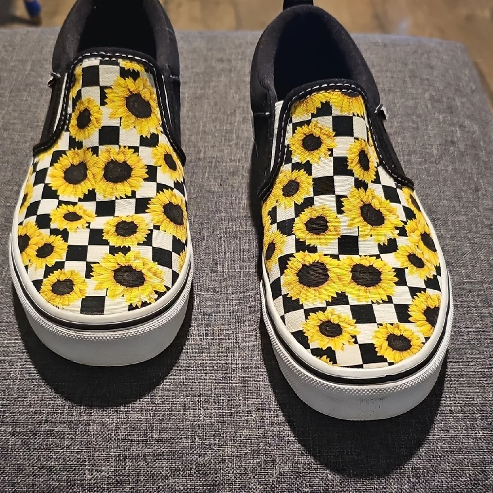 NWOT Vans Sunflower Checkered Slip-On Sneakers Size 5 Women Outdoor Tennis Shoe